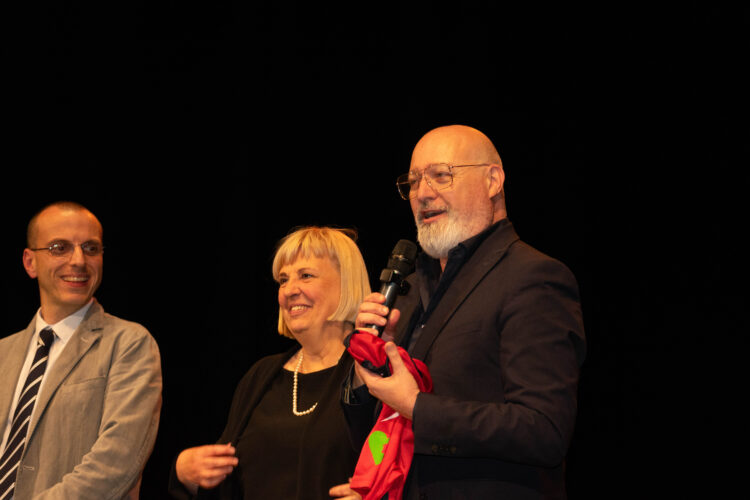 Grande partecipazione al Teatro Sociale per l’incontro con Stefano Bonaccini
